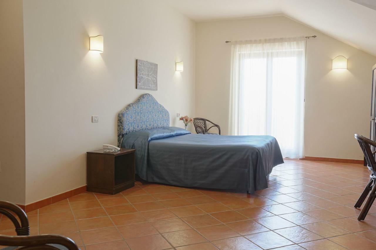 Pigna D'Oro Country Hotel Санто-Стефано Экстерьер фото