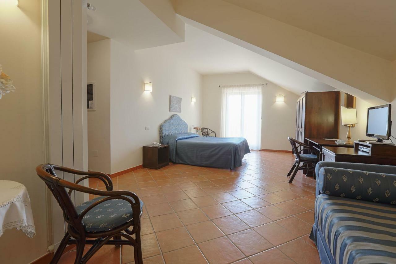 Pigna D'Oro Country Hotel Санто-Стефано Экстерьер фото