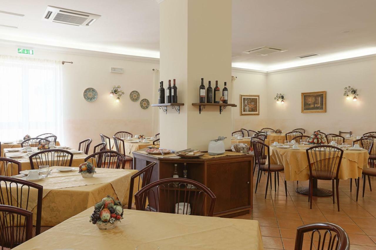 Pigna D'Oro Country Hotel Санто-Стефано Экстерьер фото